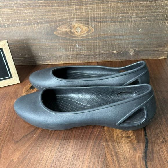 Womens Crocs Laura Black Slip On Ballet Flats Shoes Size 9‎ M GUC - Picture 2 of 6